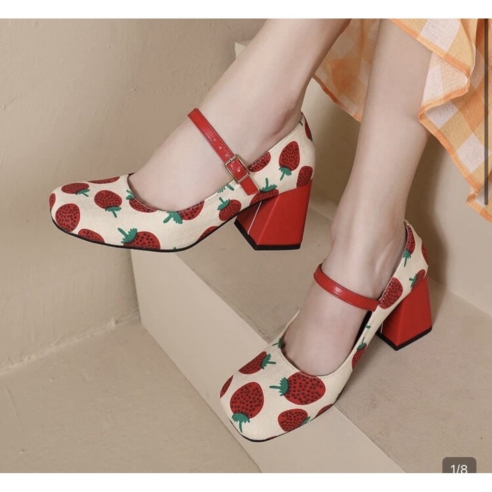 Strawberry Pattern Square Toe Chunky Heeled Mary Jane Pumps Sz 8 - Picture 1 of 12